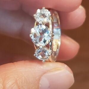 Elegant Silver Crystal Ring